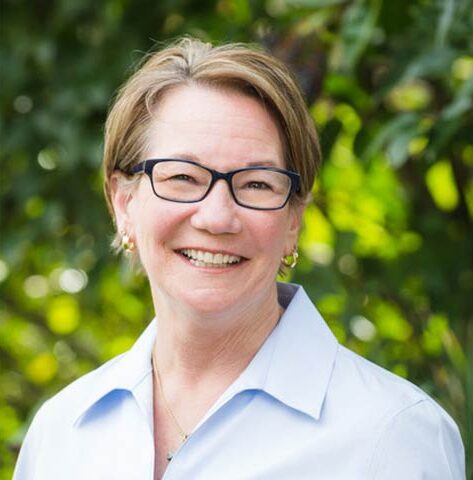 Headshot of Robyn Woidtke