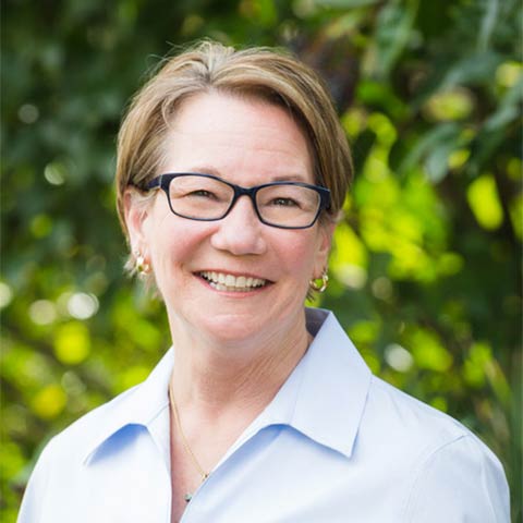 Headshot of Robyn Woidtke